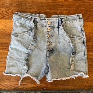 High waisted five button jean shorts, Brand is Celebrity Pink. Size 11/30: S/M